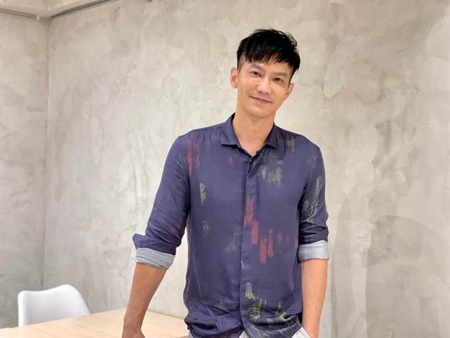 鄒承恩分享以《我願意》入圍金鐘獎男配角獎心情。（林淑娟攝）