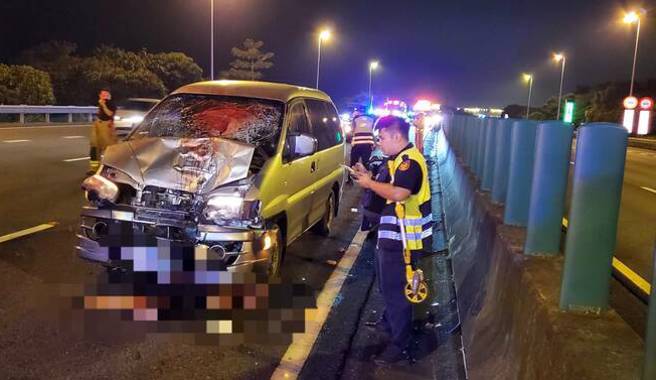 老翁飙上国3白河段！一路「内线逆向」对撞厢型车惨死。(民眾提供)