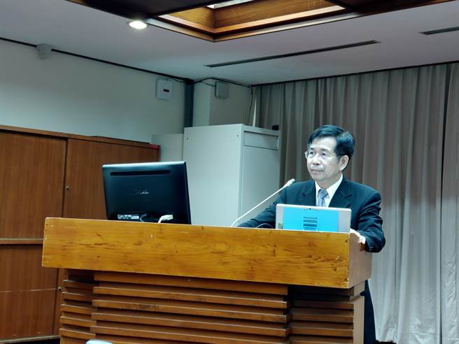 立法院今日举行教育文化委员会，教育部长潘文忠接受备询。(李侑珊摄)