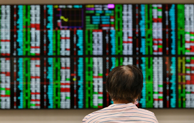 護盤力道展現，台股早盤黑翻紅 銘旺科、迅杰亮燈漲停，散裝航運有風。（圖／報系資料照）