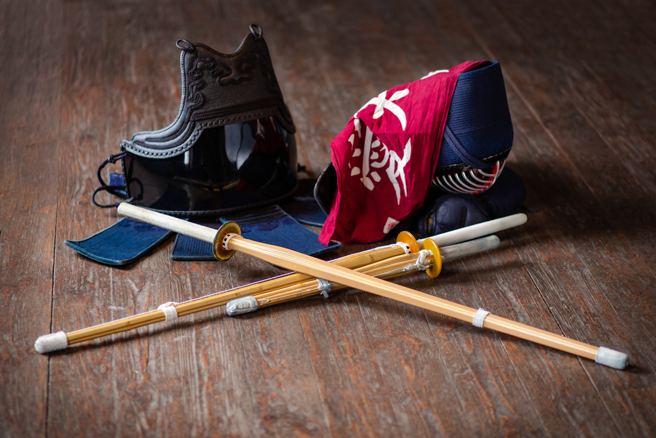 日本放送協會（NHK）和讀賣新聞報導，據調查相關人士透露，這名21歲男大生於5日凌晨2時，在大阪東大阪市的馬路上對同為劍道部的同年級同學施暴，導致對方摔倒在地、頭部受傷，10多天後身亡。(示意圖/shutterstock)