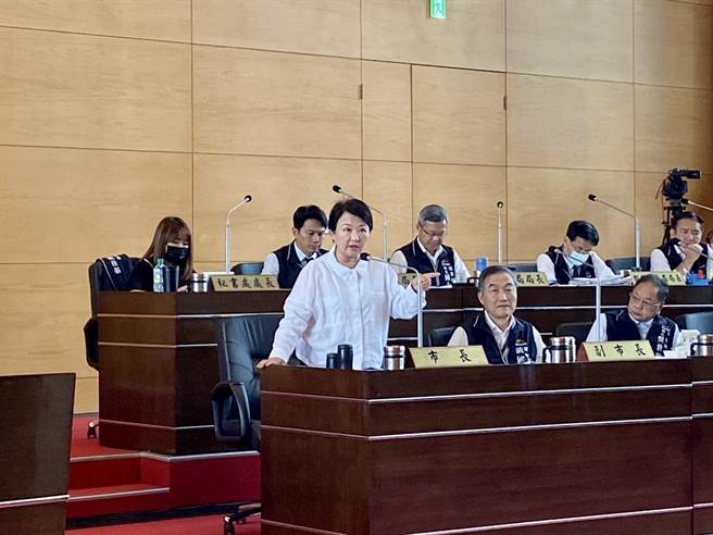 台中市長盧秀燕今天表示，若民眾有拿到公發的韓國疫苗，可與衛生局聯絡換貨。（張亦惠攝）