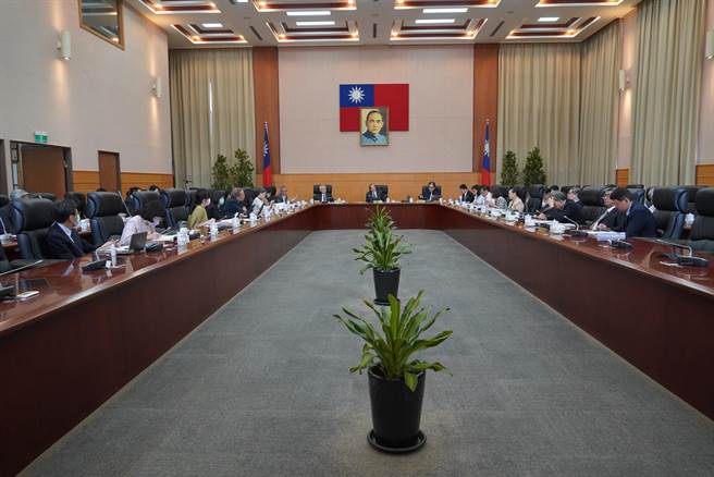 考試院通過公務人員協會法部分條文修正草案，擴大並強化公務人員結社權及協商權。（考試院提供／游念育台北傳真）