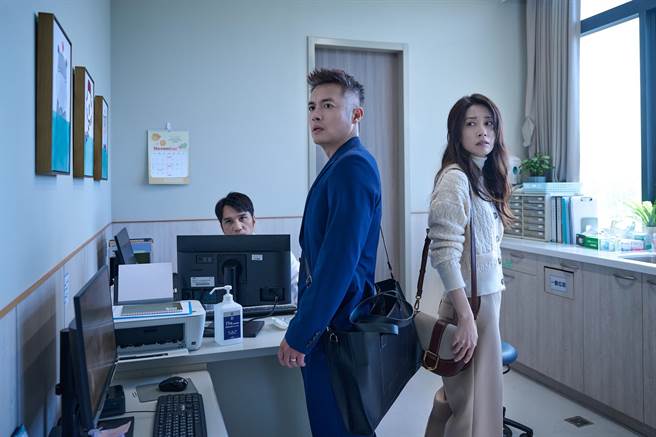 田中千绘（右）、范逸臣（中）睽违 15 年再度组合 CP 大银幕演出。（米仓影业提供）