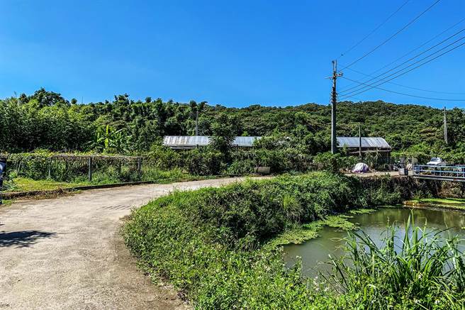 新竹县「湖口心灵后花园」2期工程打造畚箕窝溪蓝带，将改善现有步道舖面等，与湖口老街后山及茶香步道串连成游憩带。（罗浚滨摄）     竹县》提升道路品质计画　竹县获补助20案总经费3.25亿（罗浚滨公发） 新竹县政府为提升县内市区、村里邻道路通行品质，今年积极向中央争取「提升道路品质计画2.0」竞争型补助，日前获内政部国土管理署核定补助20案，总经费3.25亿余元，有18案由各乡镇市公所执行，预定明年陆续完成。