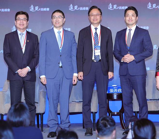台北市長蔣萬安（右起）、桃園市長張善政、基隆市長謝國樑與新北市代理市長劉和然19日出席出席第21屆遠見高峰會論壇，四人同台合影留念。（季志翔攝）
