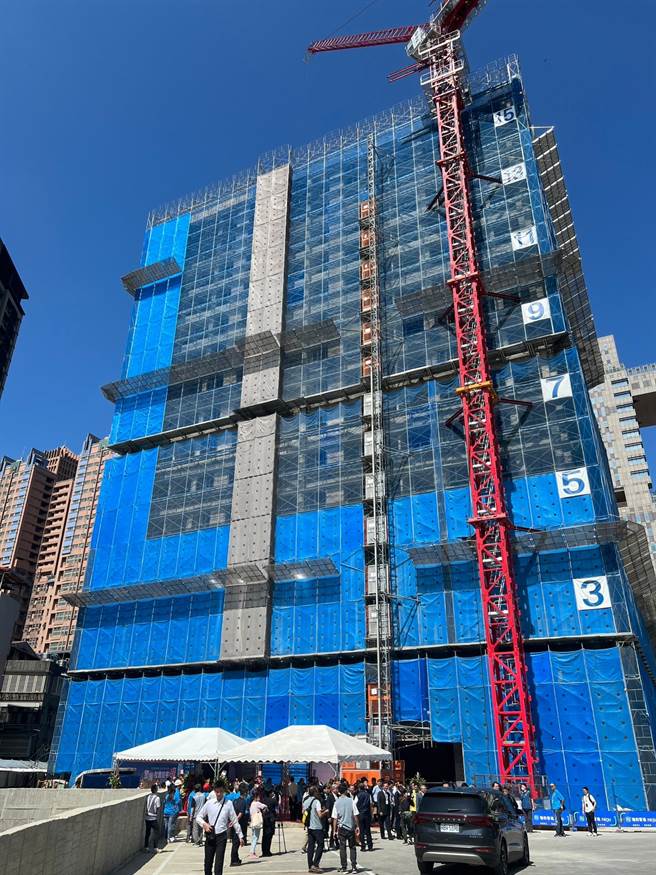 新北市中和区警消社会住宅今举行上梁典礼。（王扬杰摄）