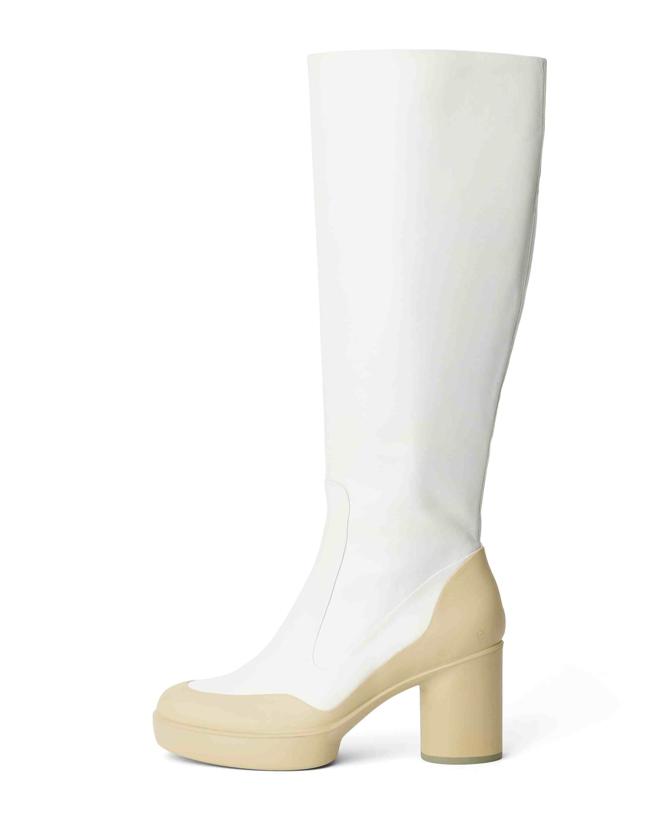 ECCO x NRL限量膠囊系列「SHAPE SCULPTED MOTION 55 型塑雕塑律動55」，1萬980元。（ECCO提供／朱世凱台北傳真）