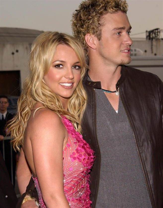 小甜甜布蘭妮（左起）、「大賈」賈斯汀汀布萊克的一段情曾是外界矚目的焦點。（摘自X@@TheHalfBloodLad）