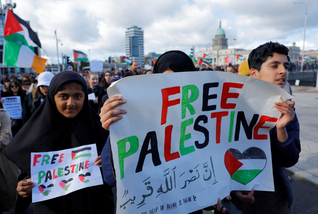 中国国家主席习近平今天谈及以巴衝突表示，当务之急是尽快停火止战，而解决以巴衝突根本出路是建立独立巴勒斯坦国。（图／路透社）