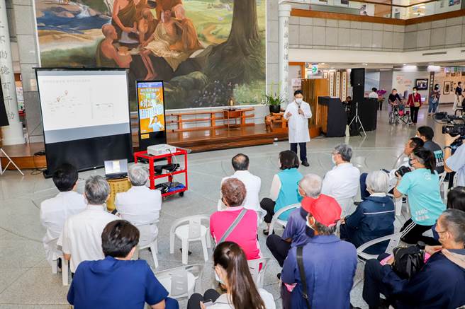 响应「世界骨质疏松日」，嘉义县卫生局与大林慈济医院今举办「健康有骨气」宣导活动。（嘉义县政府提供∕吕妍庭嘉义传真）