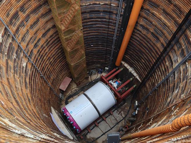 「大安大甲溪联通管工程」预计2026年完工，经济部长王美花19日前往后里出席潜盾机启用典礼。（陈淑娥摄）