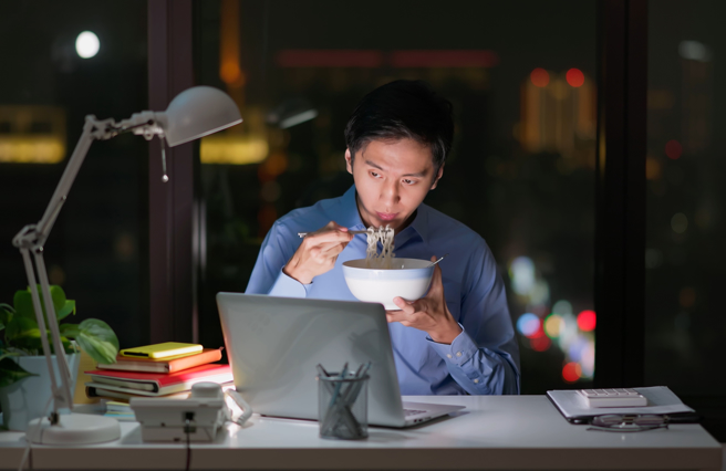 生肖猴、牛及雞比較忠於自我，不太會顧到其他人，有時甚至過於堅持己見。(示意圖/達志影像)
