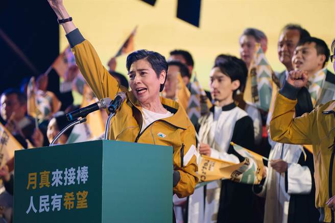 賴佩霞演出《人選之人—造浪者》劇中角逐總統大位的林月真，現實中她也宣布參與2024總統大選，因而引發《人選》是否適合在公視播出的爭議。（公視提供）