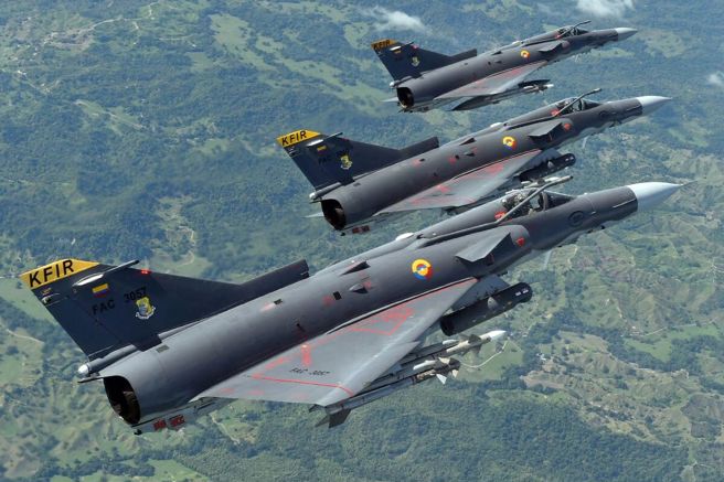 哥伦比亚空军唯一的战斗机是以色列的幼狮战机，翼下携带的也都是以色列的飞弹。(图/哥伦比亚空军)
