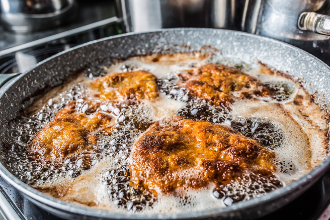 士林国中贩售炸鸡块、披萨及含糖饮料，引起网友讨论，还让不少人开始回忆当年的「合作社美食」。（示意图／达志影像）