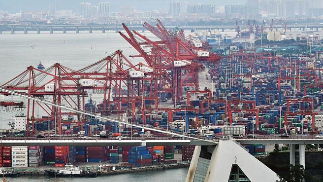 出口及消费好转拉动，大陆第三季GDP年增4.9％。图／中新社