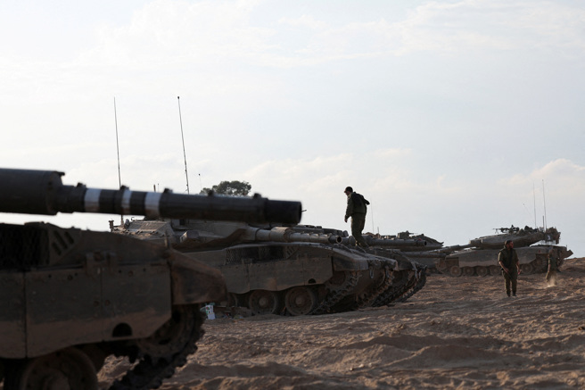 美國信評機構「穆迪」（Moody's）在聲明中說，哈瑪斯本月7日對以色列南部發起致命突襲，引發嚴重衝突，「使得更持久且實質信用影響的可能性升高」。(圖/ 路透社)