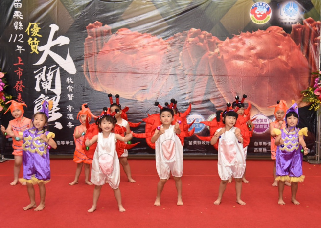 小朋友虾兵蟹将可爱模样契合主题。（图／苗栗县政府提供）