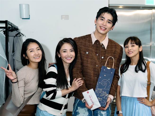 王品澔好人缘，演员（左起）许瀞菱、陈子玄及张静之都到场力挺。（伊林娱乐提供）