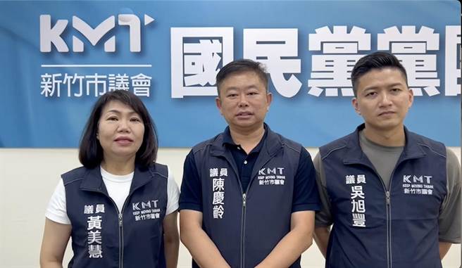 国民党新竹市议员黄美慧（左）、陈庆龄（中）、吴旭丰（右）批评，「新竹市新政治」粉丝团明显是绿营侧翼网军的杰作，强调新竹棒球场明明是被前市长林智坚「魔改」，别想趁机洗白。（新竹市议会国民党团提供／王惠慧新竹传真）