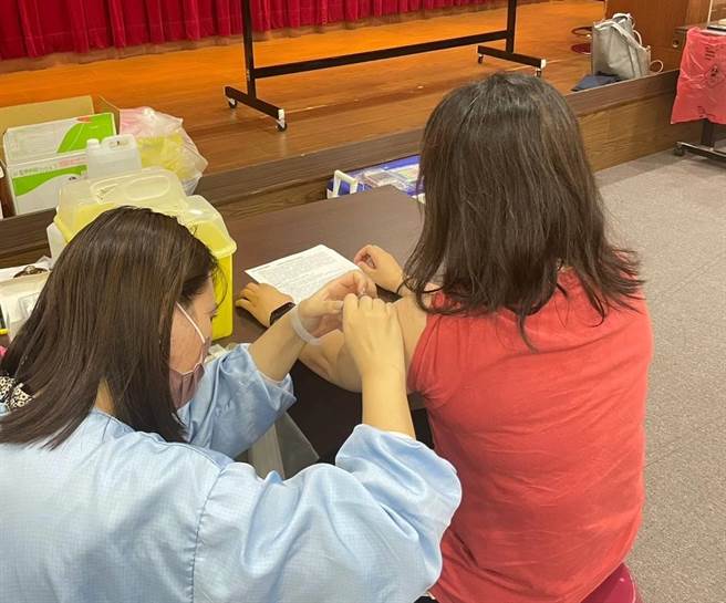 10月开始进入流感季节，桃园目前已有3例流感重症病例皆为65岁以上长者，呼吁符合资格的民眾儘速接种疫苗。（桃园市卫生局提供／陈梦茹桃园传真）