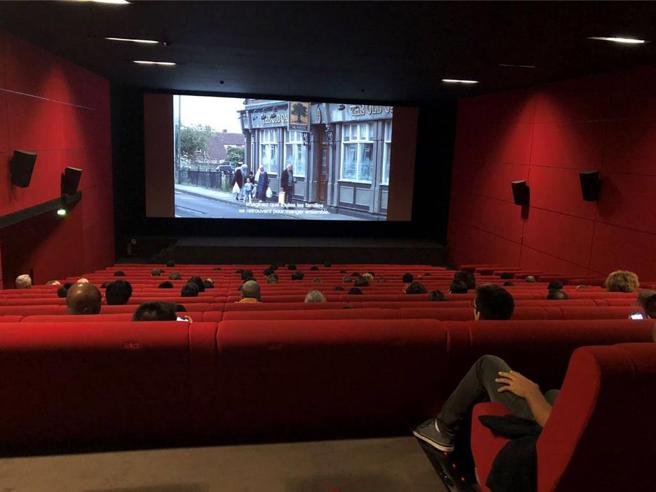 Bonjour La France, ici TaÏwan實體戲院於上週末播映，吸引數百位法國民眾進場觀賞臺灣電影。（圖／文策院）