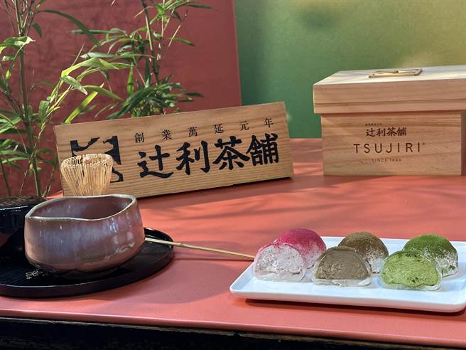 台东县政府与日本辻利茶舗合作，将红乌龙茶与日本抹茶融入甜点推出大福。（蔡旻妤摄）