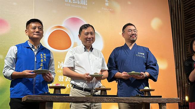 台东县政府与日本辻利茶舗合作，将红乌龙茶与日本抹茶融入甜点推出大福。（蔡旻妤摄）