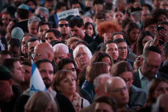美國各地幾乎每天都有人走上街頭，分別代表以色列或巴勒斯坦人示威，美國社會再度為中東長達數十年的以巴衝突陷入嚴重分歧。（圖/路透社）
