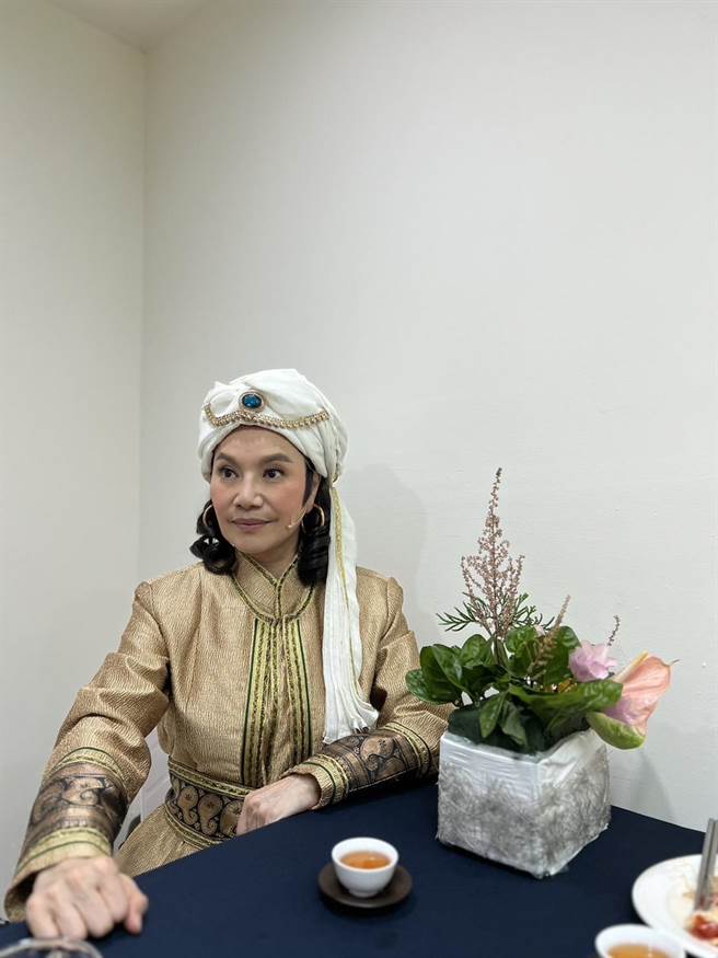 担任金钟评审总召的唐美云同时忙着慈济音乐剧演出。（林淑娟摄）