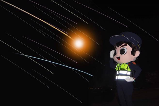10月22日午夜后将达到流星雨最大期，警方规划专案勤务针对仰德大道、至诚路沿线路口、擎天岗及冷水坑等地点加强交通疏导，并视天气及交通实际状况，弹性实施仰德大道交通管制。（图／警方提供）