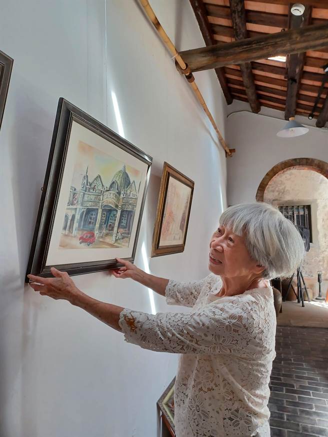 桃园市大溪区源古本舖「人生90才开始，不老职人乐龄创作画展」，20日起开展至11月19日。（源古本舖古正君提供／蔡明亘桃园传真）