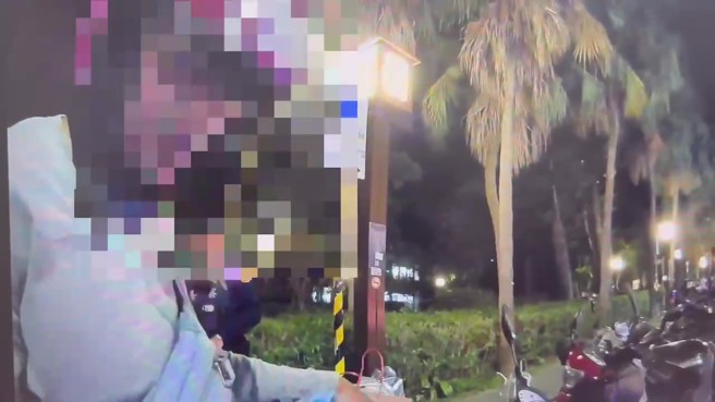 38歲經姓男子指控潘姓男子駕駛環保局公務車未禮讓行人。（翻攝畫面）