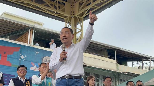 国民党籍总统参选人侯友宜20日至屏东潮州日式歷史建筑文化园区参加客家节活动兼造势，现场涌入不少支持民眾力挺。（谢佳潾摄）