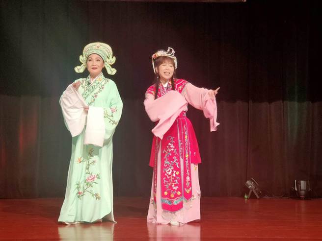 康雅岚、刘明珠压轴演唱《梁祝楼台会》。（旺旺友联提供／杨静茹南投传真）