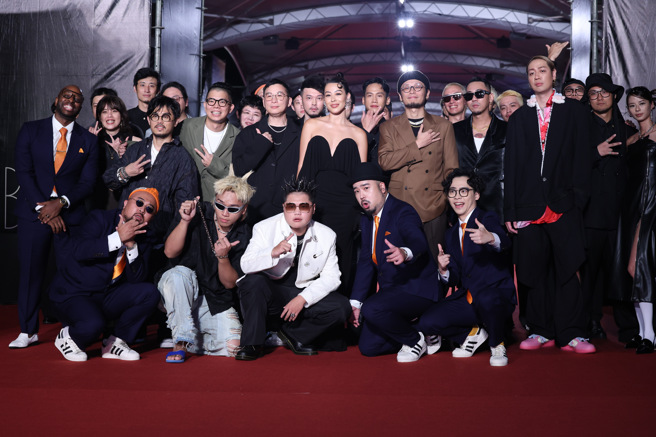 《大嘻哈时代2》团队。（图／陈俊吉摄影）