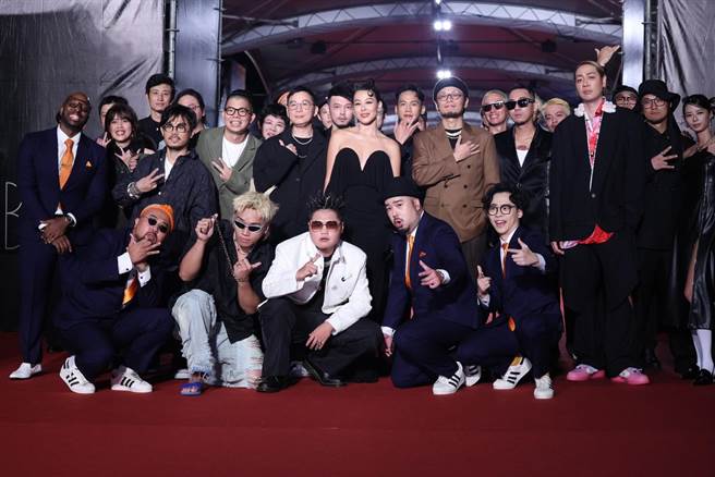 蔡诗芸和「大嘻哈时代2」一起走红毯