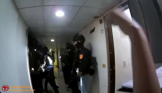 警方日前持搜索票到钻石大楼内查缉。(资料照)