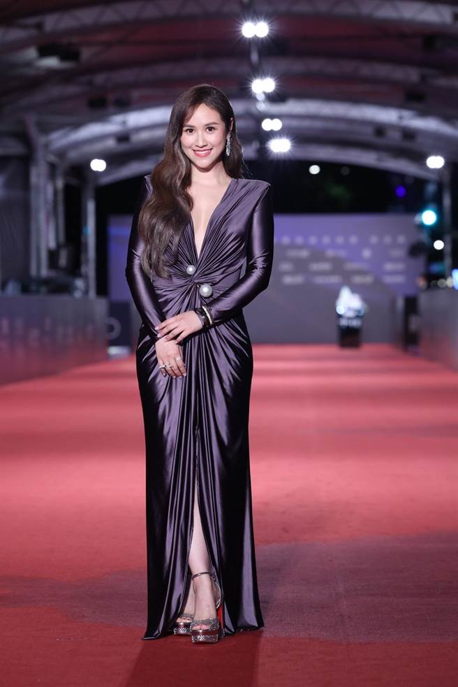 吳姍嬬小露酥胸。（中時攝影中心提供）