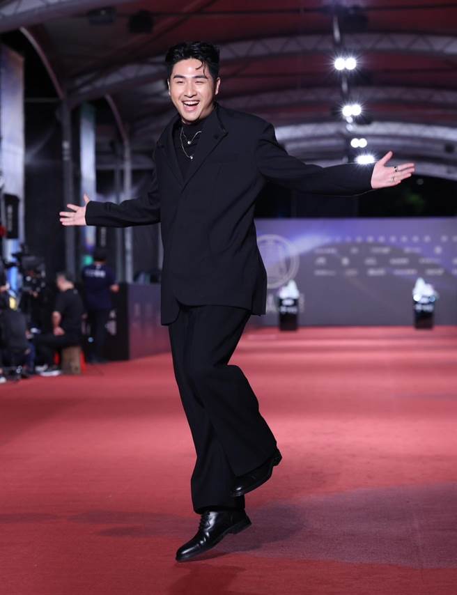 鹿希派陪姐姐走紅毯。（中時攝影中心提供）