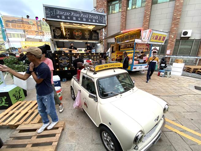 「2023金沙镇风狮爷文化季」明登场，主办单位今天下午特别先邀请3部台湾网红餐车到场快闪，为活动暖身。(于家麒摄)