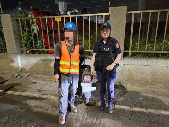 桃园观音一名新到任的工人19日下班发现机车失踪紧急报警，员警前往现场路上一眼认出就是工人正在寻找的机车。（翻摄照片／蔡明亘桃园传真）