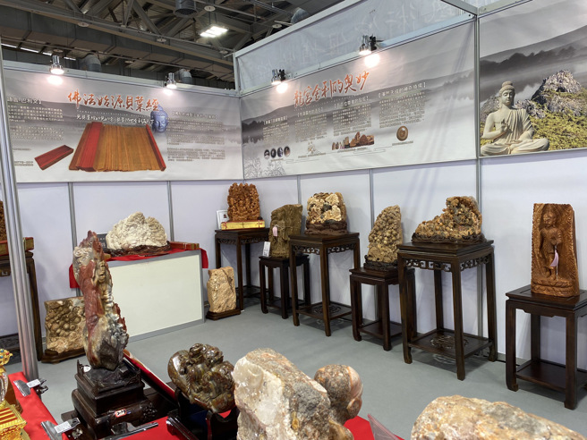 高僧在上頭坐化的龍宮舍利更為罕見，這回親臨台北圓山爭艷館，與大眾結緣，喜愛宗教藝品的觀眾千萬不能錯過。(戴志揚翻攝)