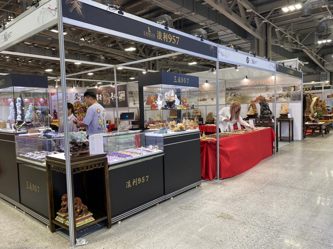 高僧在上頭坐化的龍宮舍利更為罕見，這回親臨台北圓山爭艷館，與大眾結緣，喜愛宗教藝品的觀眾千萬不能錯過。(戴志揚翻攝)