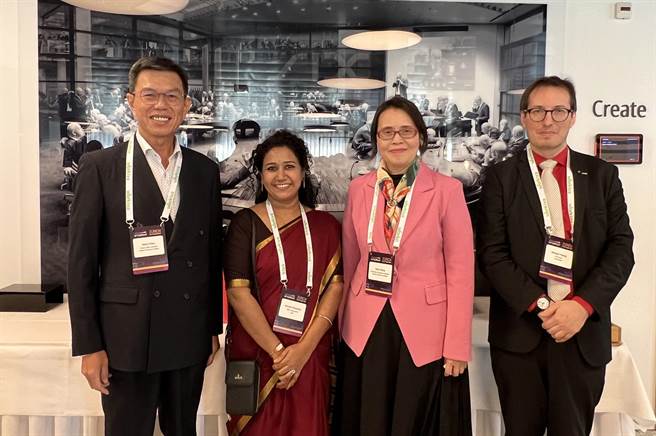 会基会董事长王怡心(右二)与证交所派员赴欧拜会IFRS ISSB与参加XBRL年会。(会基会提供)