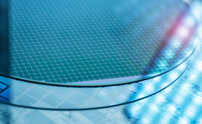 台積電宣布可望在2025年量產2nm工藝晶片後，三星也宣示將在3年內完成2nm量產、5年內超越台積電。（圖／Shutterstock)