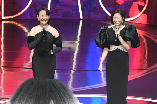 陈亚兰搭挡刘品言携手主持金钟。（图／三立提供）