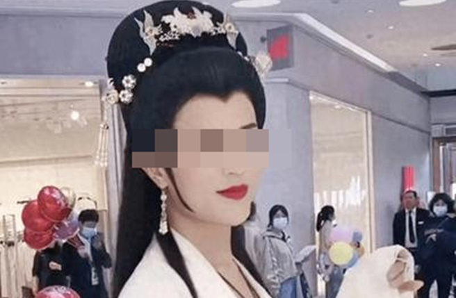 网红罗大美疑炫富行径惹杀机送命。（图／微博）