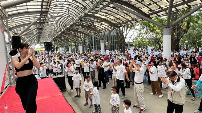 台南柳營奇美醫院21日在後壁區蘭花園區舉辦健康賦能公益博覽會。（張毓翎攝）